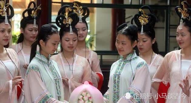 二"四妾"1,四妾:良妾,贱妾,通房,外室.2,四妾:贵妾,良妾,贱妾,通房.