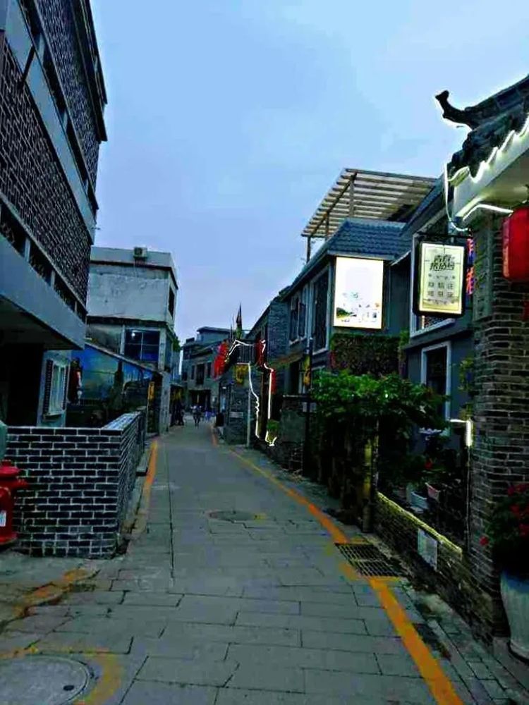 6,大鹏所城-明洪武十七年(1384年)大鹏所城拥有众多古建筑遗址,包括
