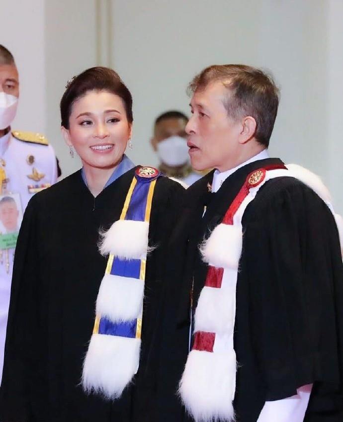 苏提达王后一改端庄保守路线穿起清凉装让人想起西拉米王妃