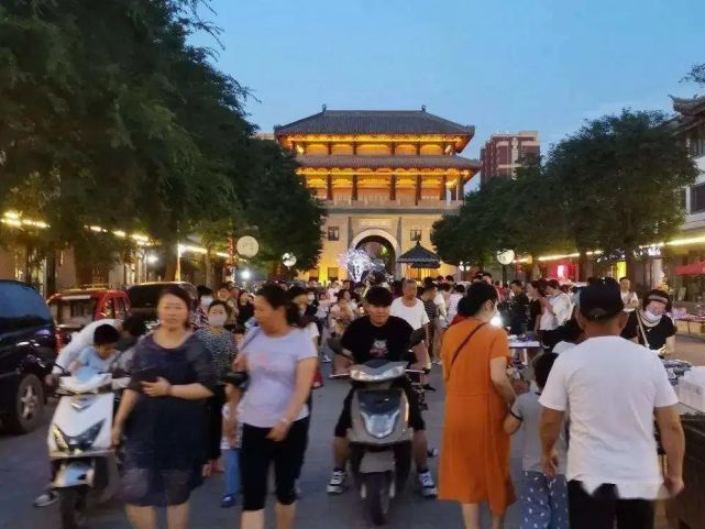 河南的几个特色夜市,每一个都令人向往,你去过几个?