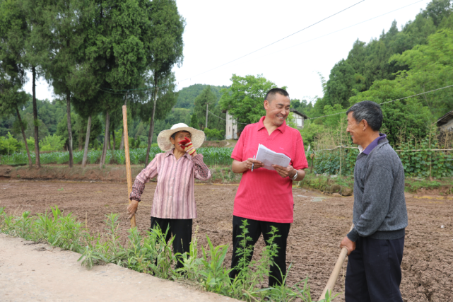 西充县义兴镇天台院村纪检员王本雄