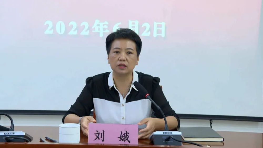 永德县召开以联系常驻方式精准服务企业工作推进会