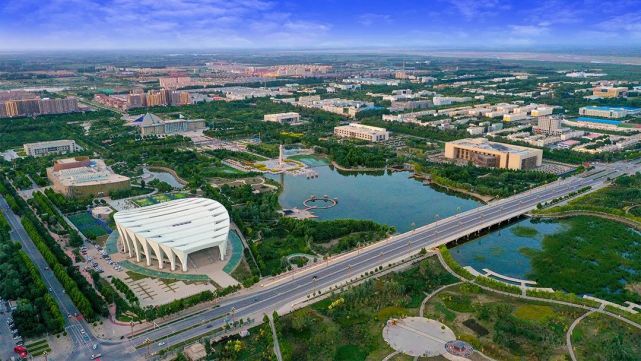 第一师阿拉尔市地处南疆之心,塔河之源,沙漠之门,是塔里木河起源地