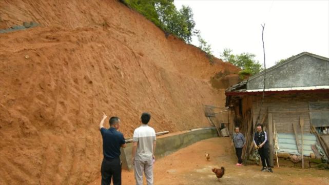 平远县自然资源局 王麟生:采用"土方开挖 抗滑桩 坡脚坡顶挡土墙 锚杆