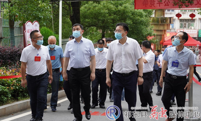 曾桢,周俊霖)6日,县委书记雷华,县长彭丽堂深入县一中,二中,育贤中学