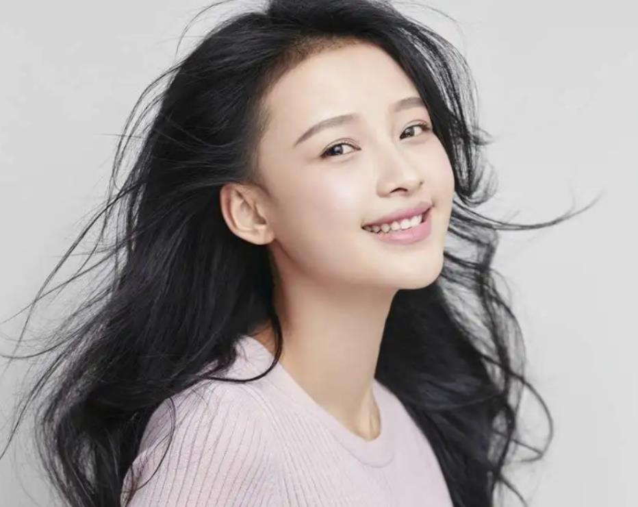 演员孙怡在最好的年纪嫁给董子健没有婚礼如今照样羡煞旁人