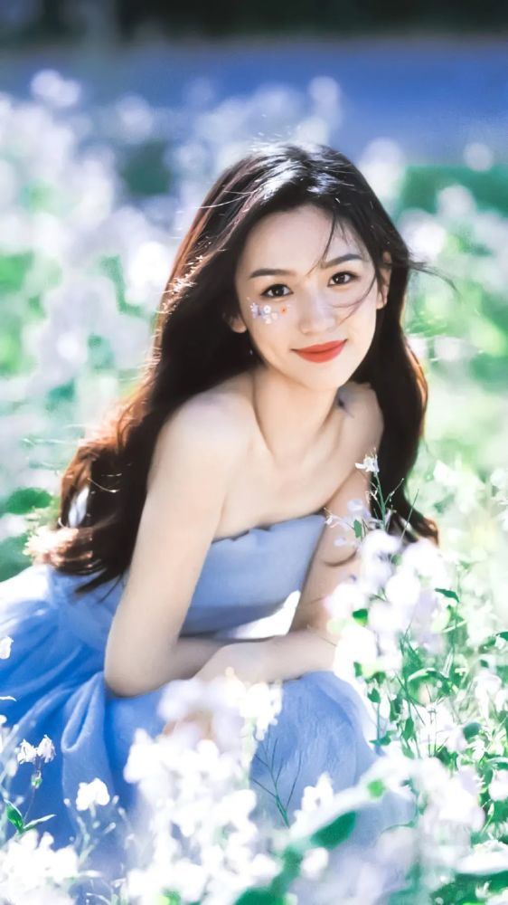 组图丨周也夏花妆胶片心动写真甜美可爱清新怡人