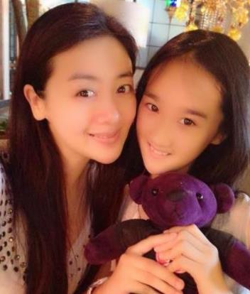 这五位女明星,头婚各种心酸,如今嫁小鲜肉,生活一个比一个滋润