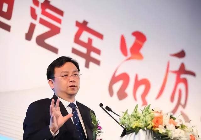 吕向阳在听说表哥想做新能源相关企业后,也非常看好