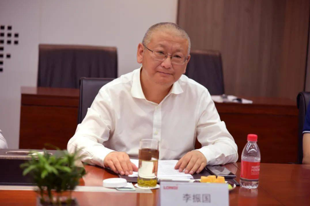 今天为大家带来的这位商业传奇的主人公,就是来自河南许昌的李振国.