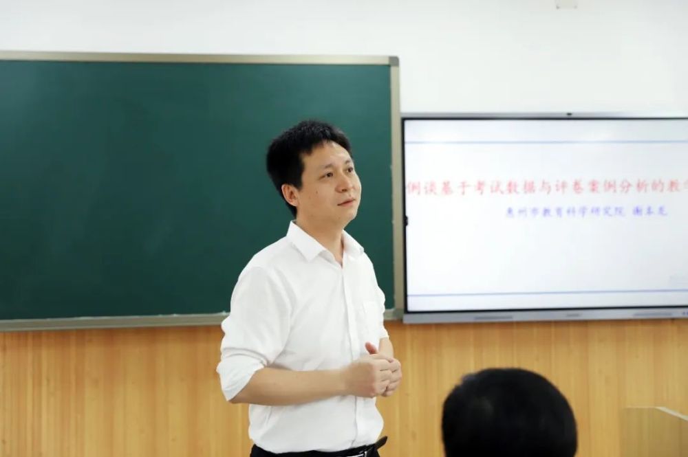 广外大亚湾外校高中部校长朱传兵代表学校对谢院长的到来表示热烈的