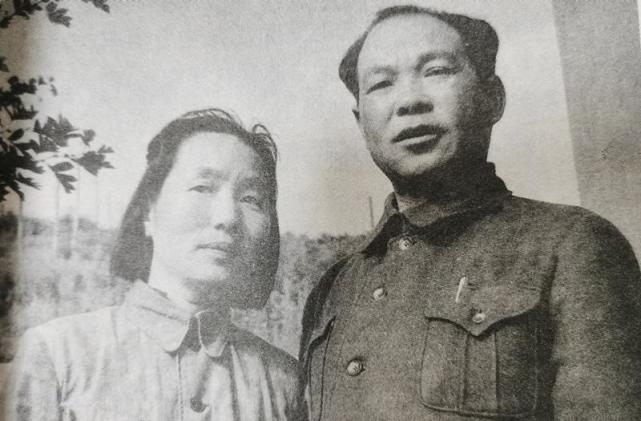 1949年,彭儒从江西吉安乡下接出来一个曾姓战友的孩子,还亲自教他使用