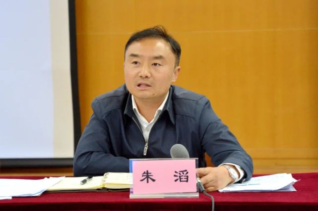 西山区委书记,区政府区长朱滔结合大家发言强调,召开这次座谈会主要