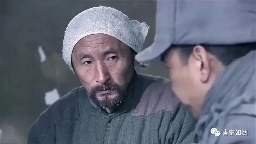 抗战时一地下党夜送情报民兵队长听罢悄悄告诉队员这人是特务