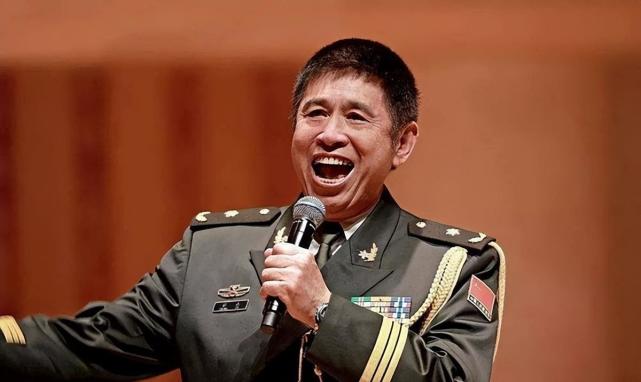 穿军装还得是真正的军人,这12位男歌手的军装照,个个气宇轩昂