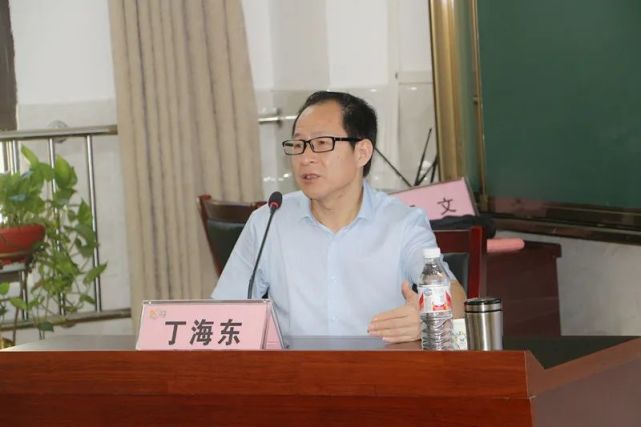 丁海东:教育学博士,福建师范大学教育学院教授,硕士生导师,中国学前