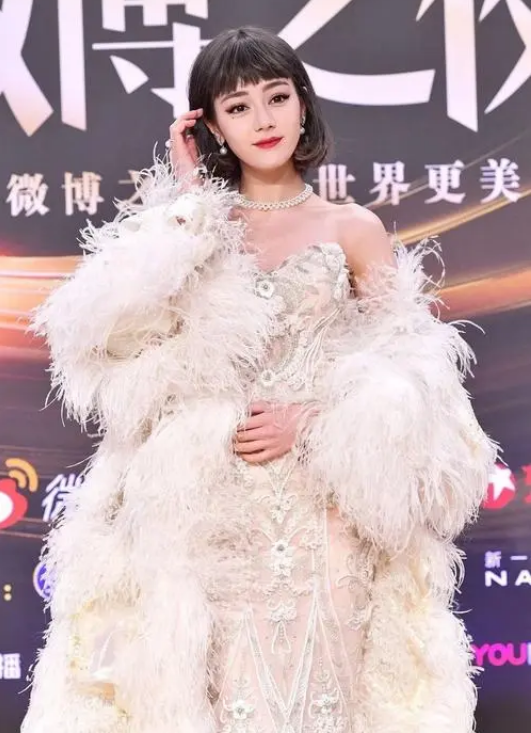 迪丽热巴的红毯进化史她是如何成长为红毯女王的