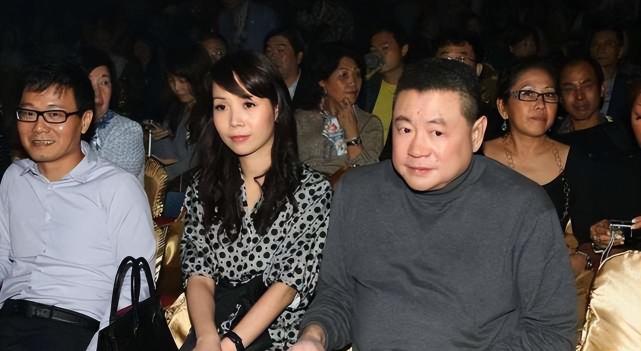 而之后,吕丽君也通过王颖妤成功勾搭上了刘銮雄所以啊,防火防盗防闺蜜