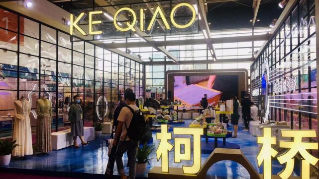 中国绍兴柯桥春季纺博会拉开“重振”纺织大幕_腾讯新闻