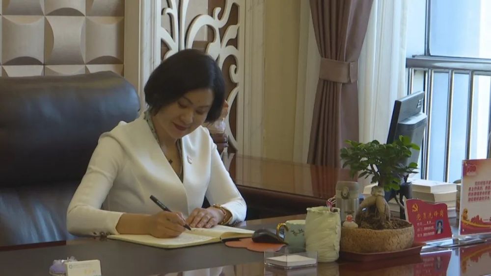 萧民是新疆巾帼众心人力资源服务有限公司董事长,多
