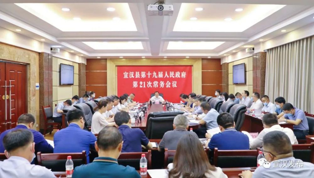 主持召开县委理论学习中心组学习会,专题学习省第十二次党代会精神