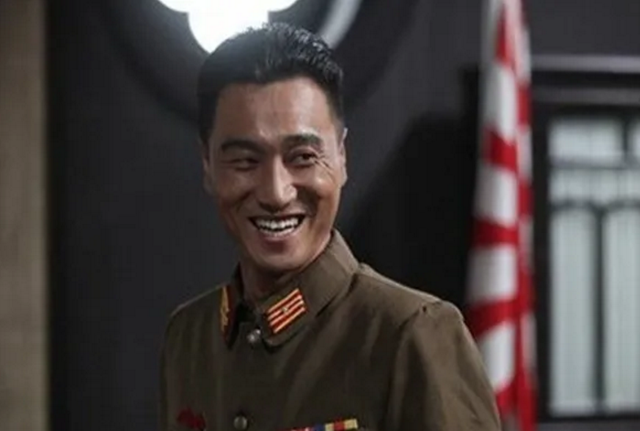 尤其是在《我的兄弟叫顺溜》和《雪豹》这两部作品当中,浅野长英的