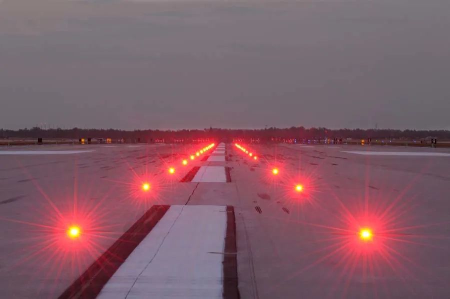 国际机场协会推荐机场使用跑道状态灯减少跑道侵入
