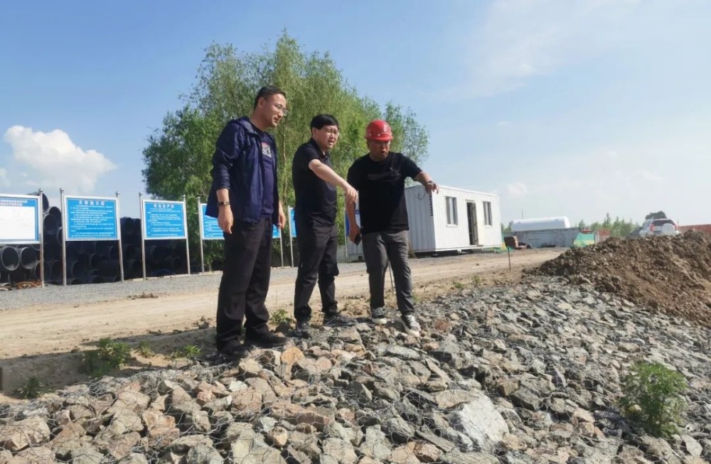 朱学良检查指导沿江乡镇场防汛工作