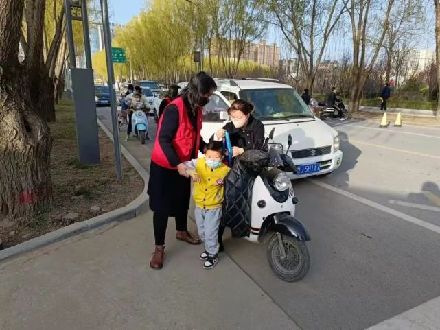 社区推荐为2021年度延安市文明家庭时,62岁的韦俊芳谈起自己的感受