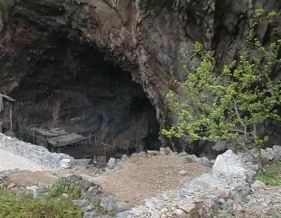 01年云南山洞中发现一群汉人为躲避战乱逃亡至此已有三百年