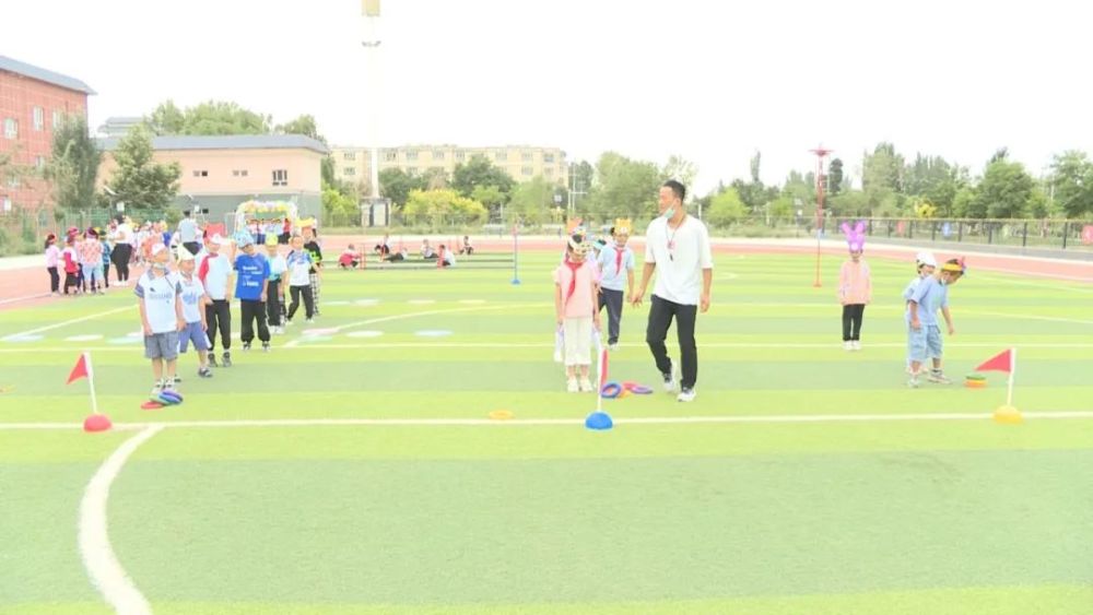 双减政策在校园新和县第二小学闯关考试让学生轻松温习所学知识