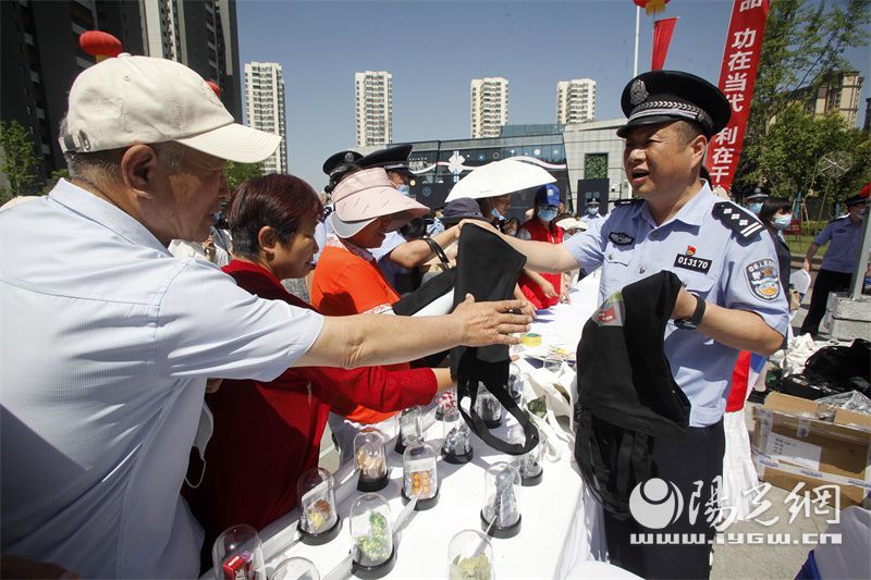 陕西省禁毒宣传进万家主题活动举行民警教你识毒拒毒