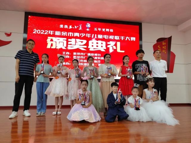 铜奖幼儿组邹依霏《抱抱熊》陈叙帆《抱抱熊》黄子霏《听到花开的时候