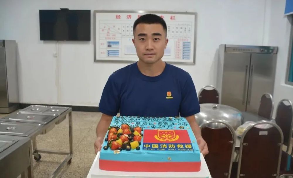 “云端送祝?！逼斩ш犨@個集體生日有點不一樣(圖3)