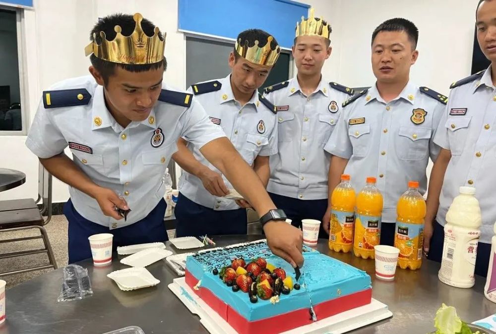 “云端送祝?！逼斩ш犨@個集體生日有點不一樣(圖6)