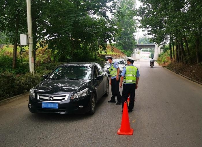 漢中交警一大隊開展夏季農(nóng)村交通秩序集中整治(圖1)
