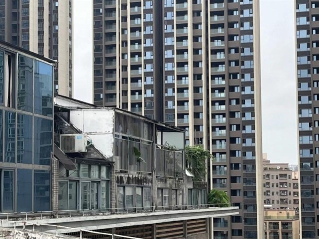 深圳一小区违建加盖一层又一层，街道下达限期改正通知书_腾讯新闻