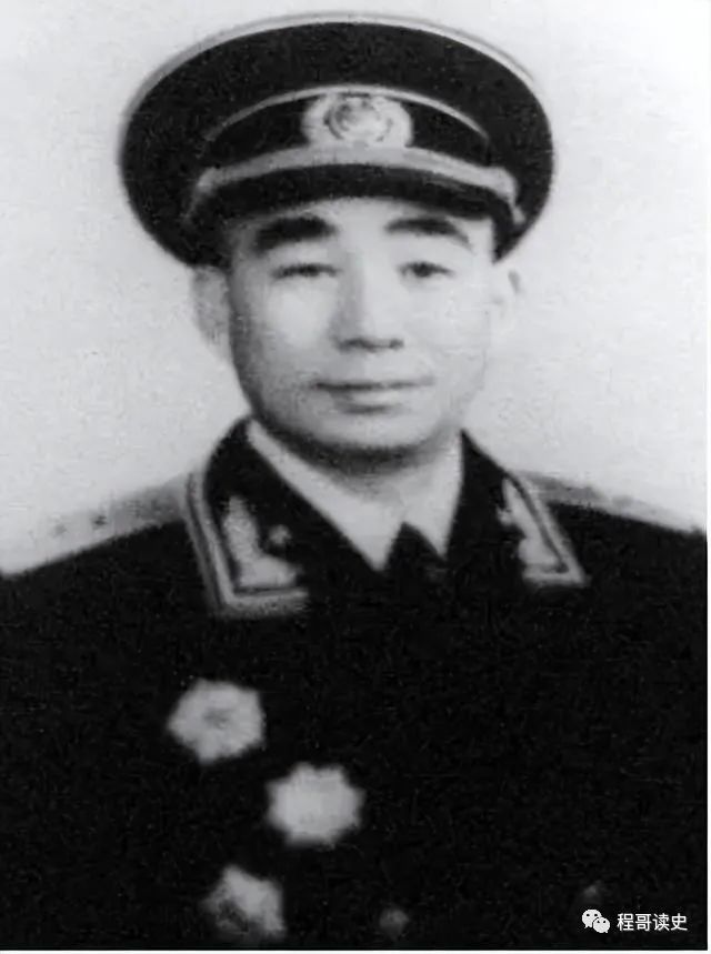 1953年开国少将携妻回乡,却发现家中还有一位妻,等了他几十年