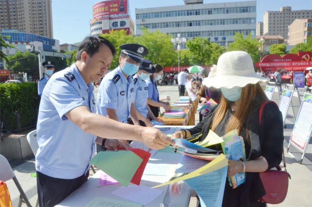 泾川县公安局开展反有组织犯罪法主题宣传活动