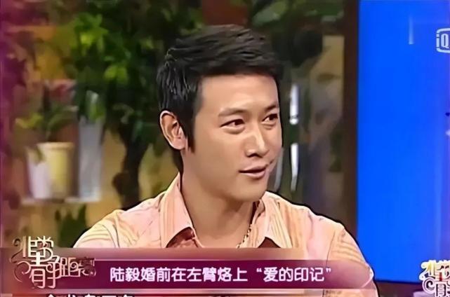 婚后鲍蕾选择了回归家庭甘愿当陆毅身后的坚实依靠,2007年鲍蕾怀孕