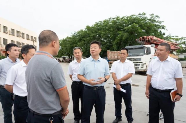 记者 邓丕烜 摄吴海峰一行还前往黎安海风小镇,详细了解黎安海风小镇