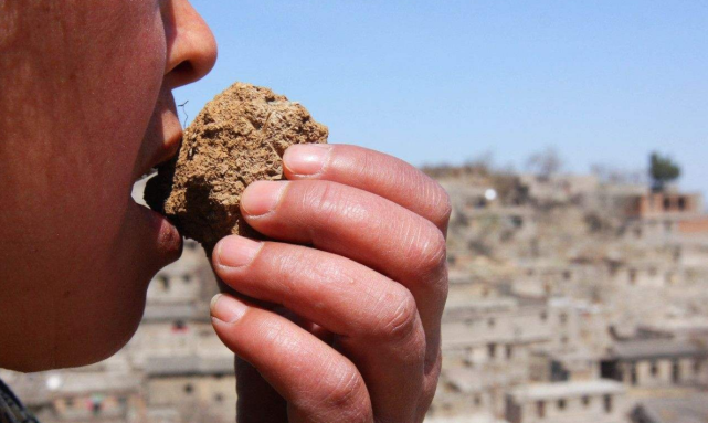 很多人小时候都吃过!世界上最软的石头,常被用来当做食物