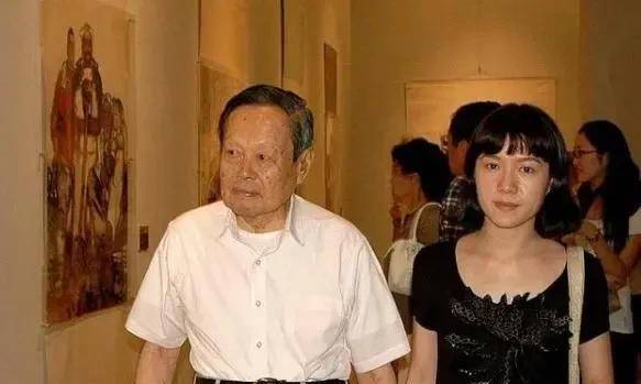 杨振宁100岁生日45岁翁帆一袭红裙笑颜如花18年婚姻证明爱情