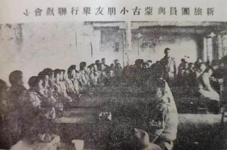 1935年,新安小学14名大小不等的孩子,在校长汪达之带领下组成"新旅"