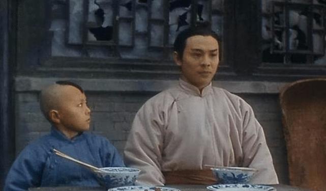 在电影中,李连杰饰演洪熙官,谢苗饰演他的儿子洪文定.