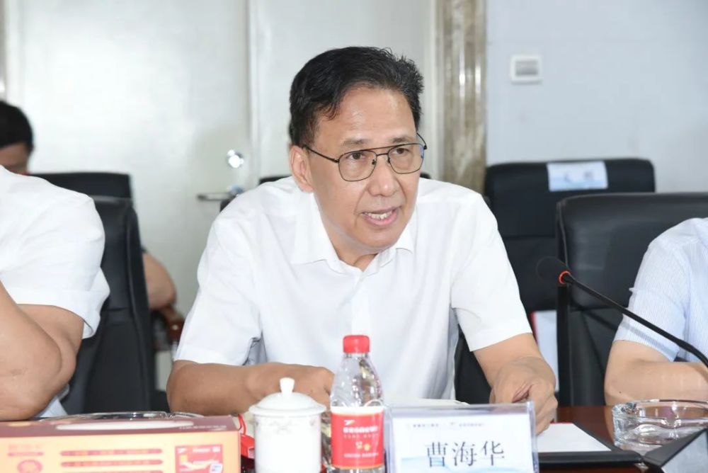 新疆浙江商会党组织书记,执行会长曹海华介绍了商会建