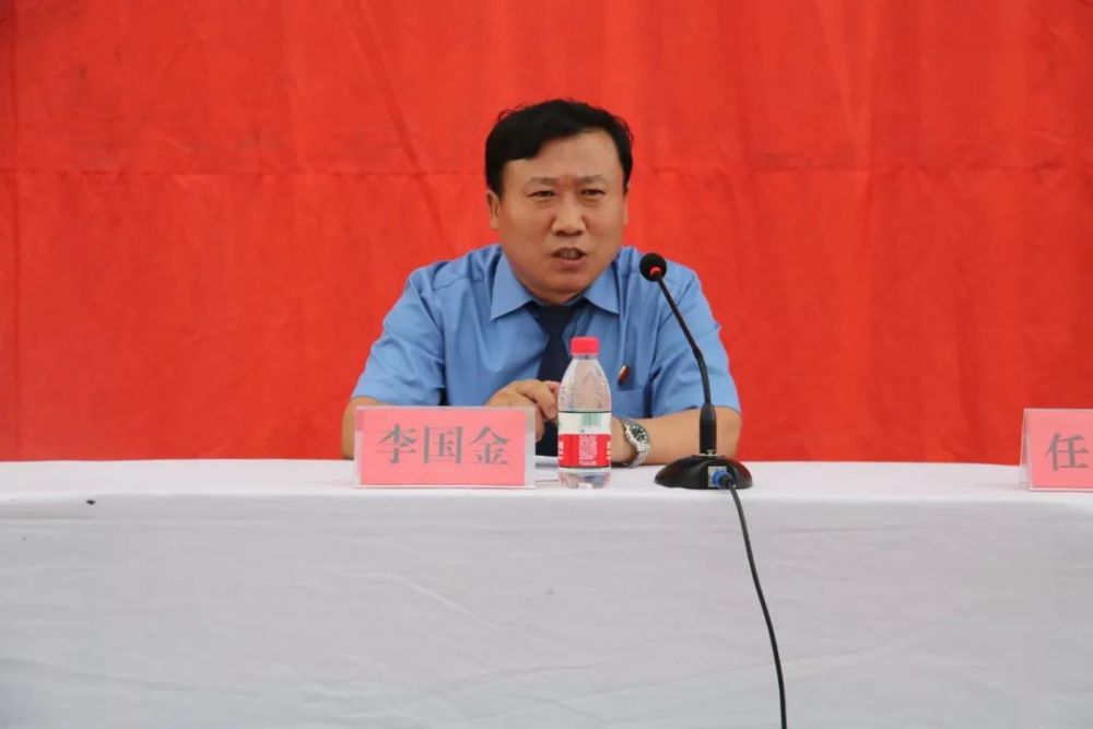 "李校长"是沙湾市人民检察院检察长李国金.
