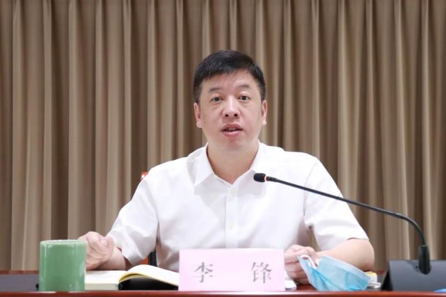 县委副书记,县长李锋出席会议并讲话.