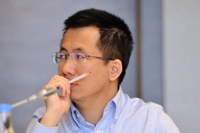 以技术合伙人身份加入饭否开始了第三次创业,当时张一鸣主要负责饭否