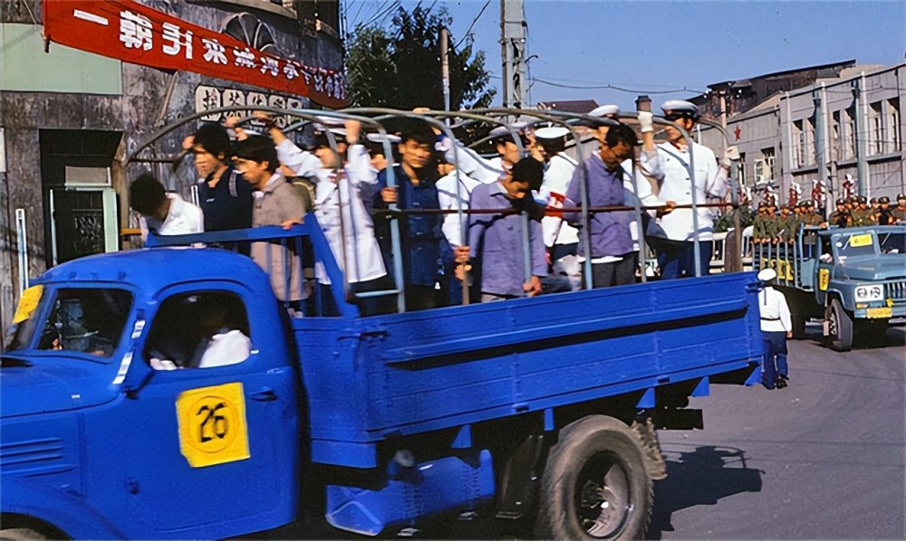 1983年全国严打第一枪唐山大地震后欺男霸女50人一次性枪决